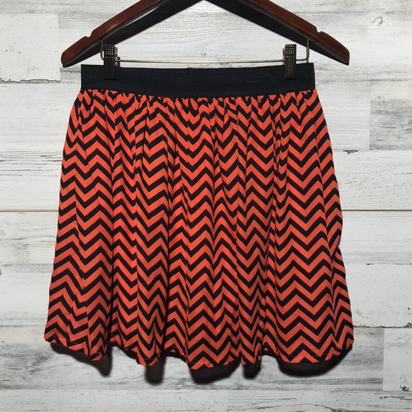 Ya Los Angeles Dresses & Skirts - Chevron print mini skirt size large